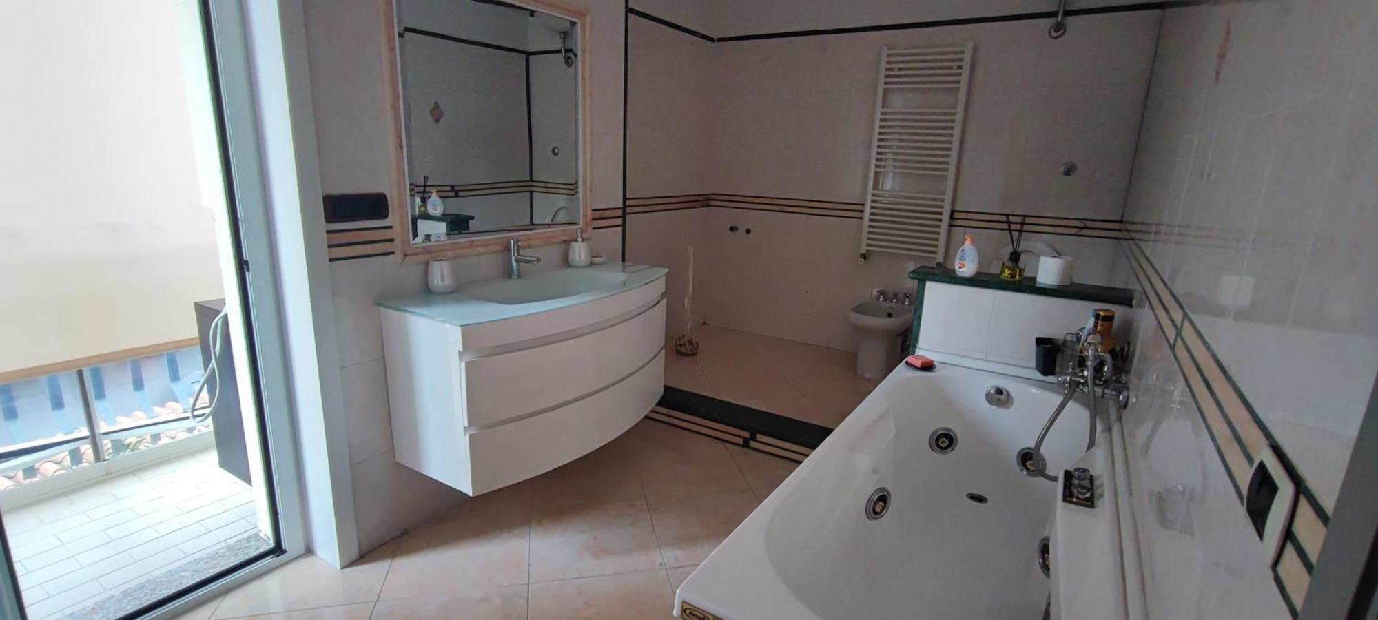 Apartment Sweet Rom